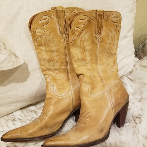 Boots - Picture 8 of 11